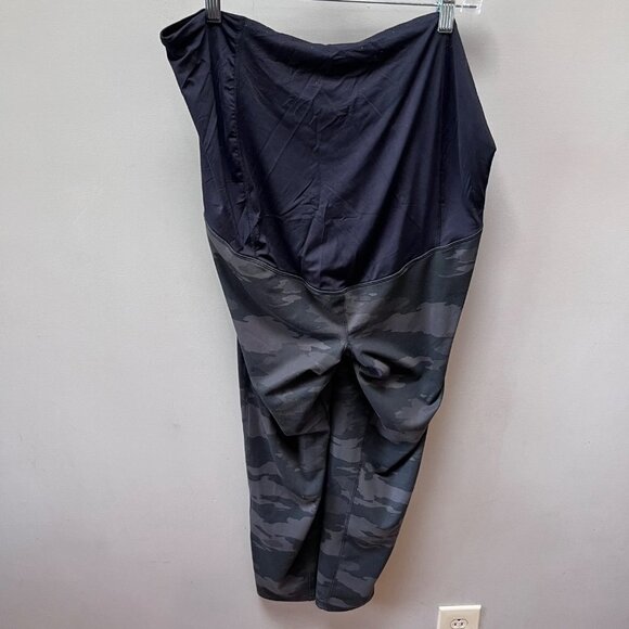 Isabel Maternity by Ingrid & Isabel Camo Yoga Pants- Size XXL‎ - Picture 1 of 4